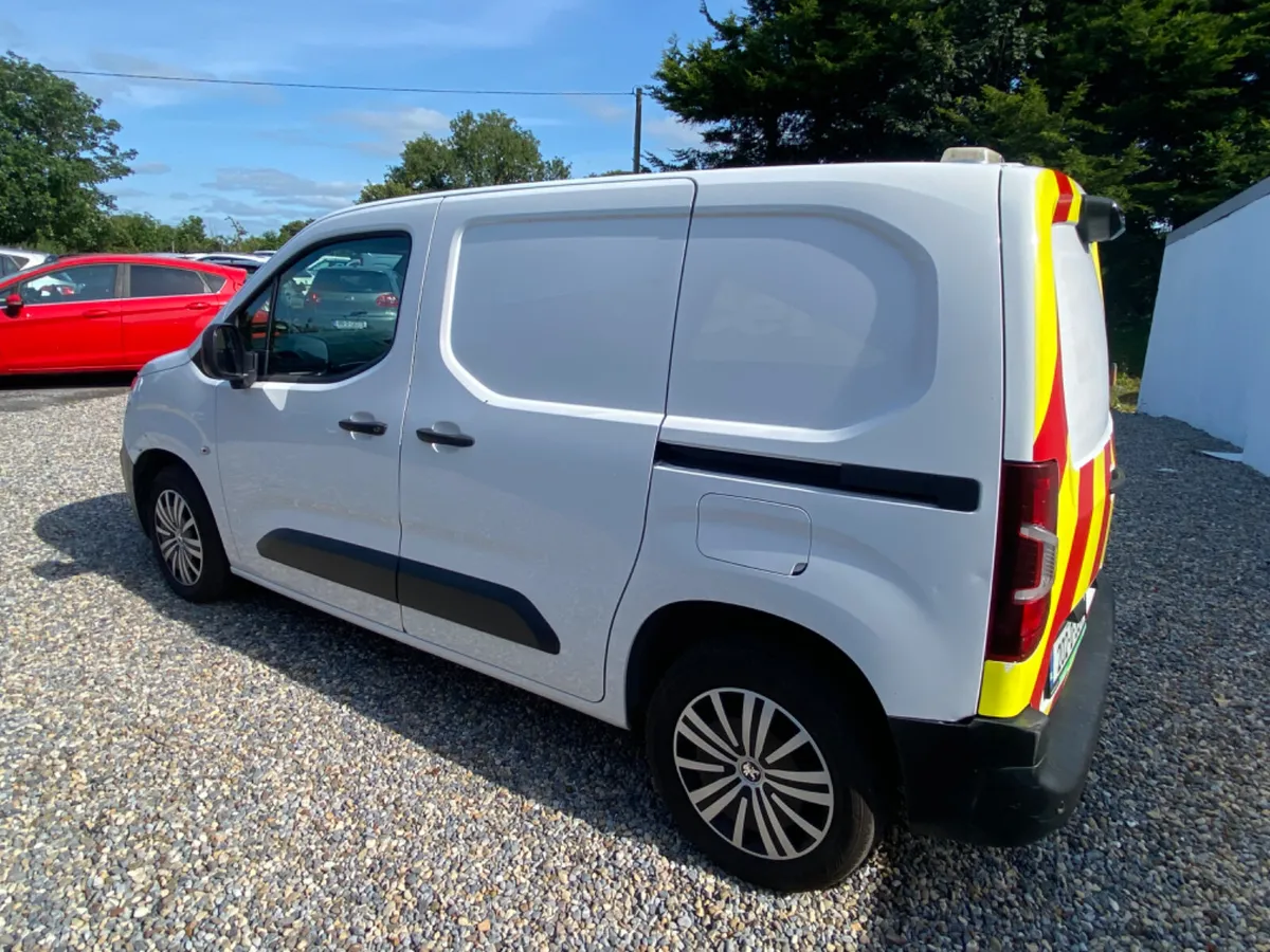 2020 Peugeot Partner (LOW KMs) - Image 4