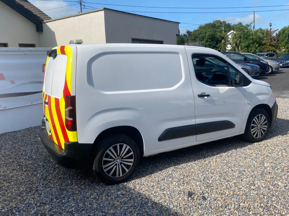 2020 Peugeot Partner (LOW KMs) - Image 2