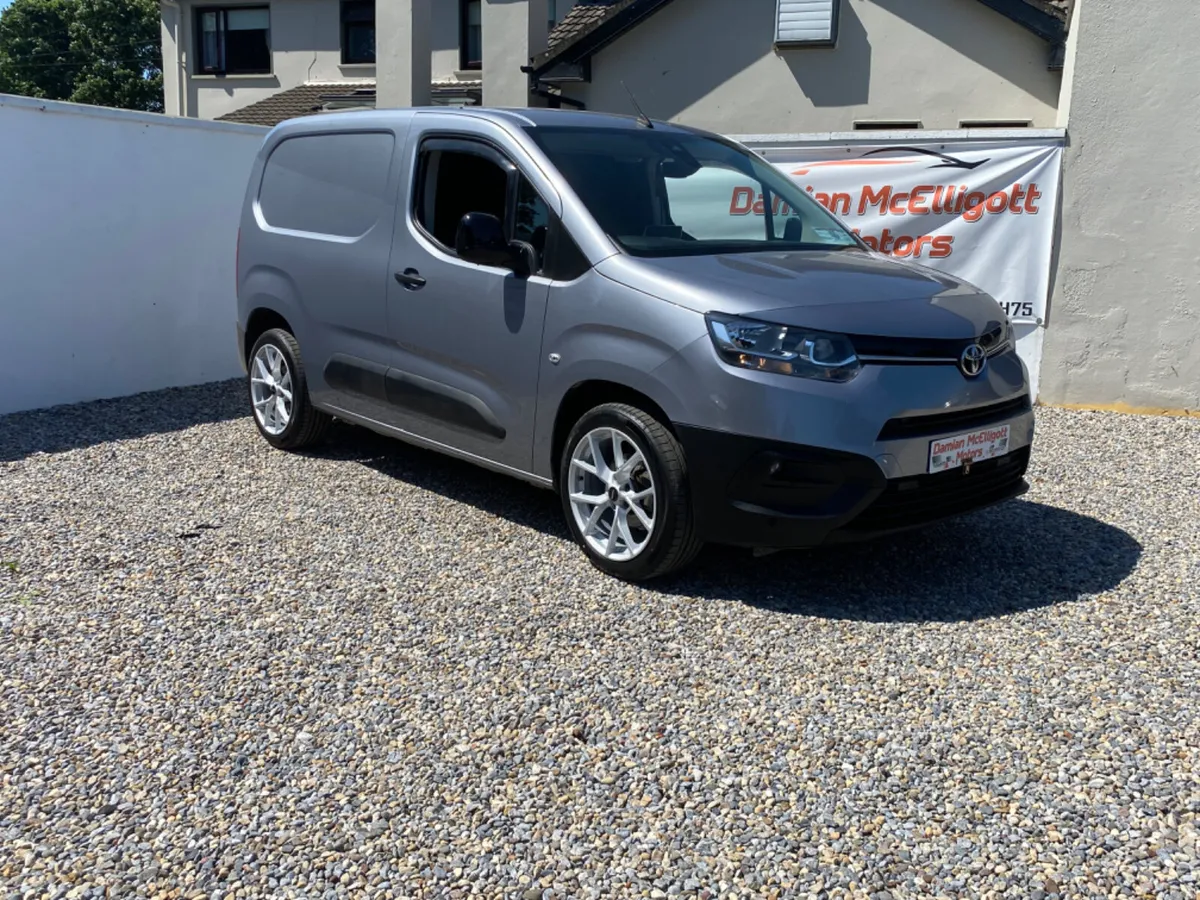 2024Toyota Proace City - Image 2
