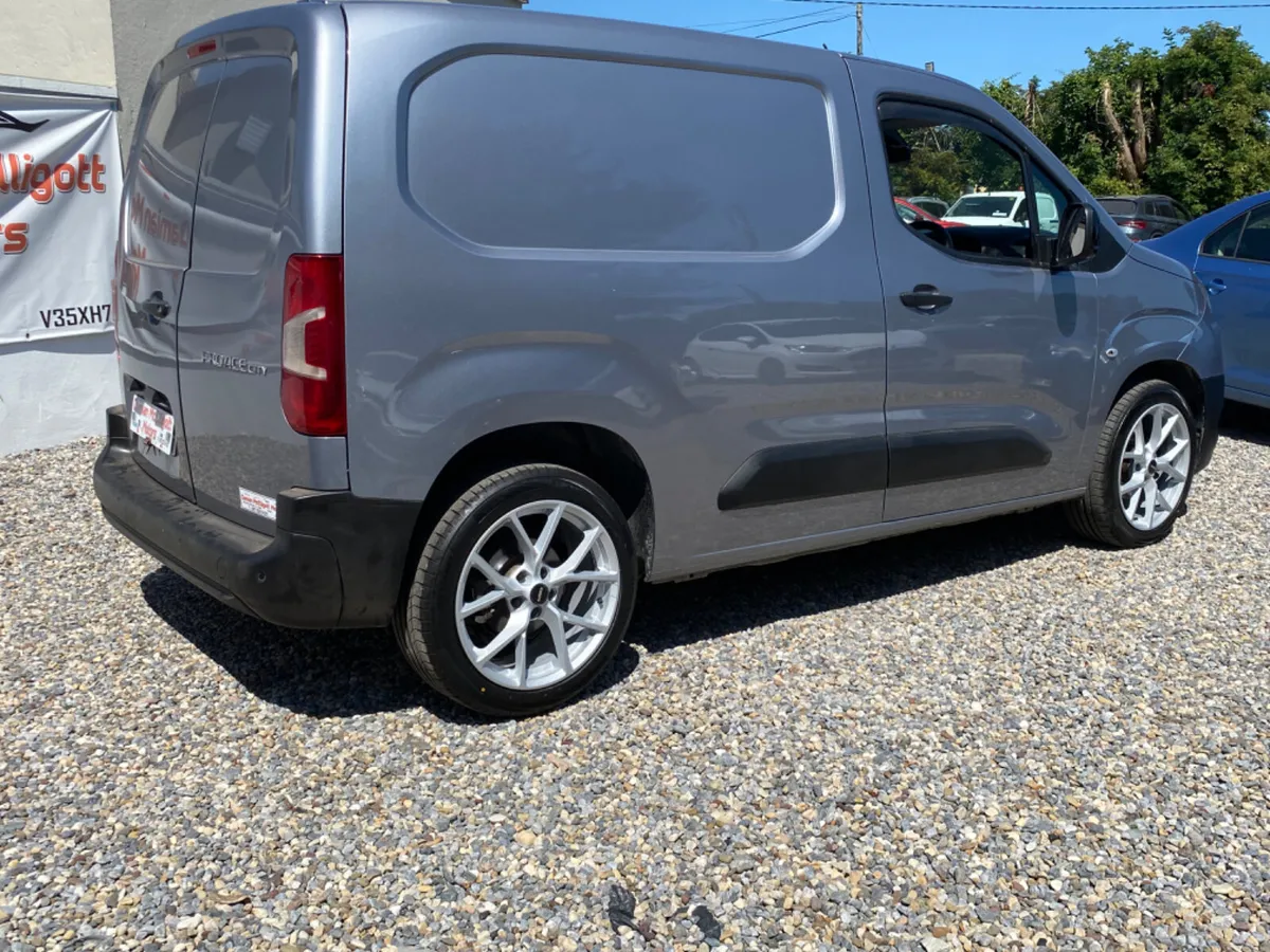 2024Toyota Proace City - Image 4