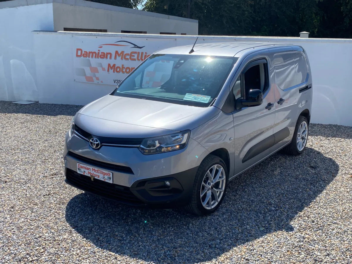 2024Toyota Proace City - Image 3