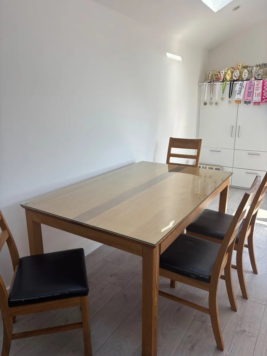 Glass top dining table & 6 chairs - Image 2