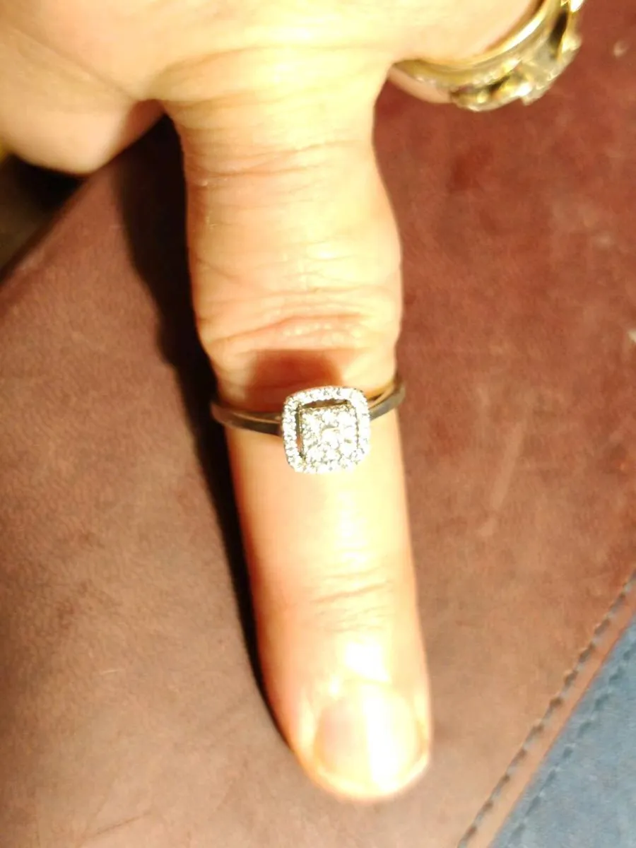 GLITTERY SQUARE DIAMOND, 9CT WHITE Gold New Ring ! - Image 3