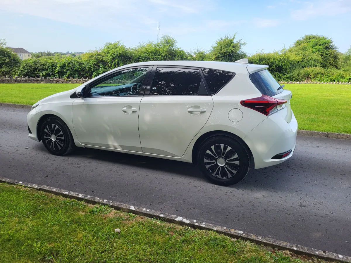 Toyota Auris 1.4 Diesel  NEW DOE - Image 4