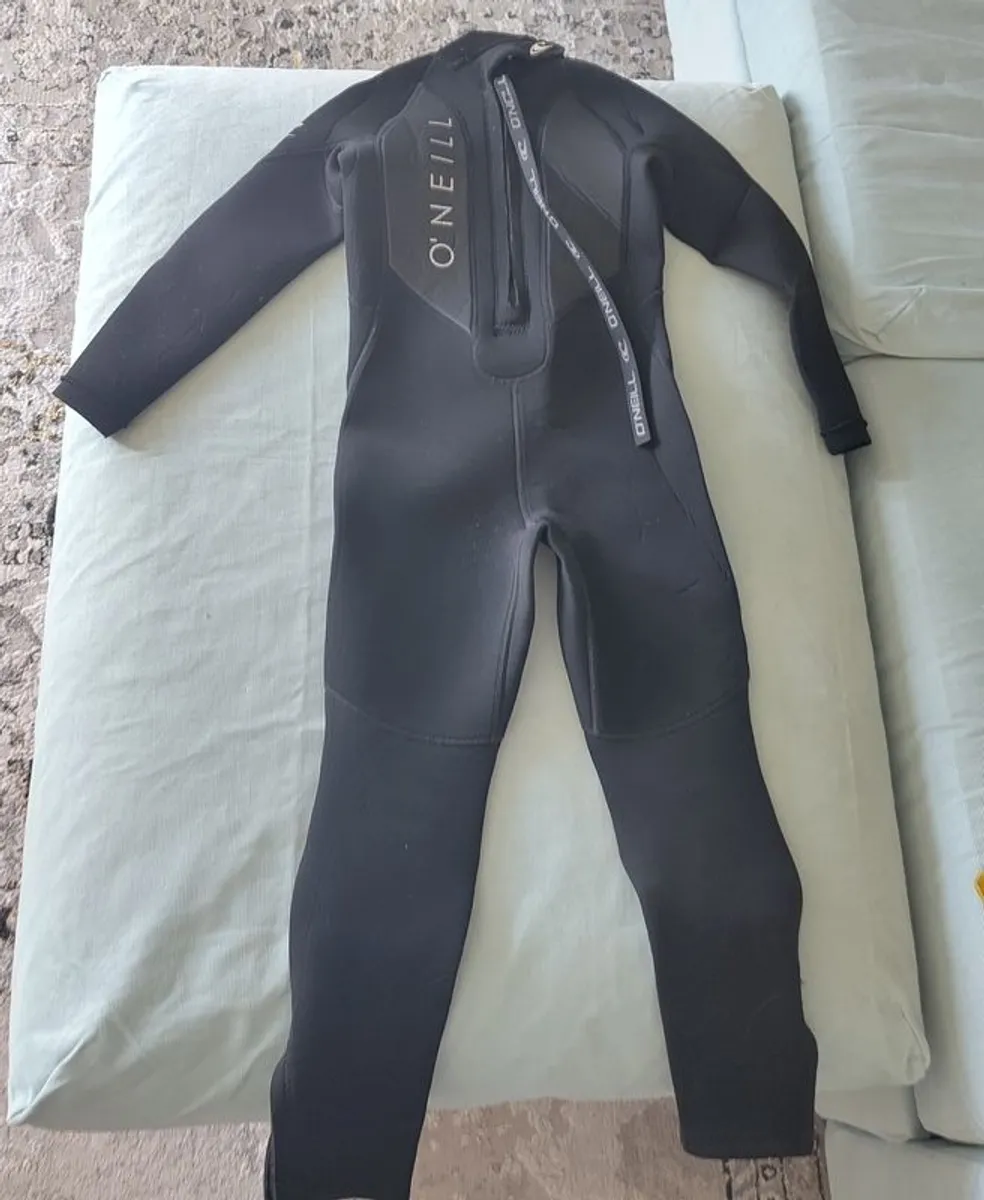 O'Neill Wetsuit age 6, 126-133cm tall and 62-67cm wide. - Image 2