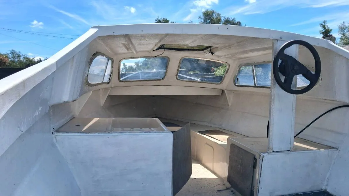16ft boat with cabin - Image 2