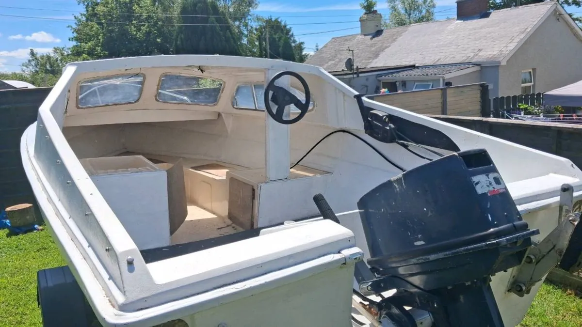 16ft boat with cabin - Image 3