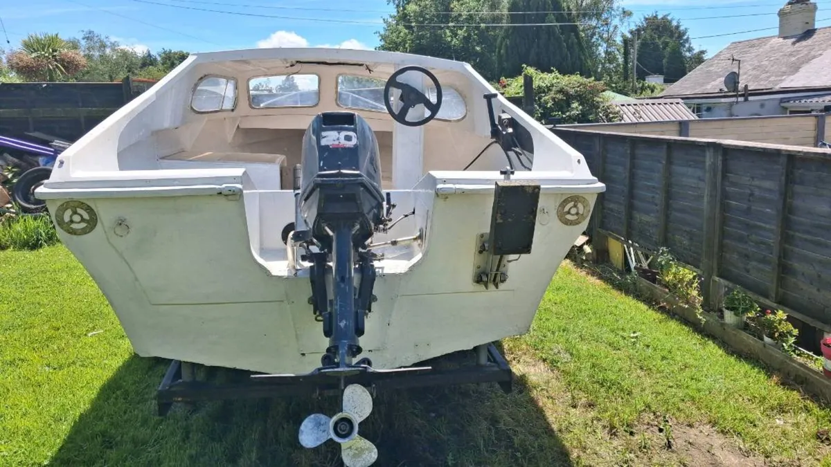 16ft boat with cabin - Image 4