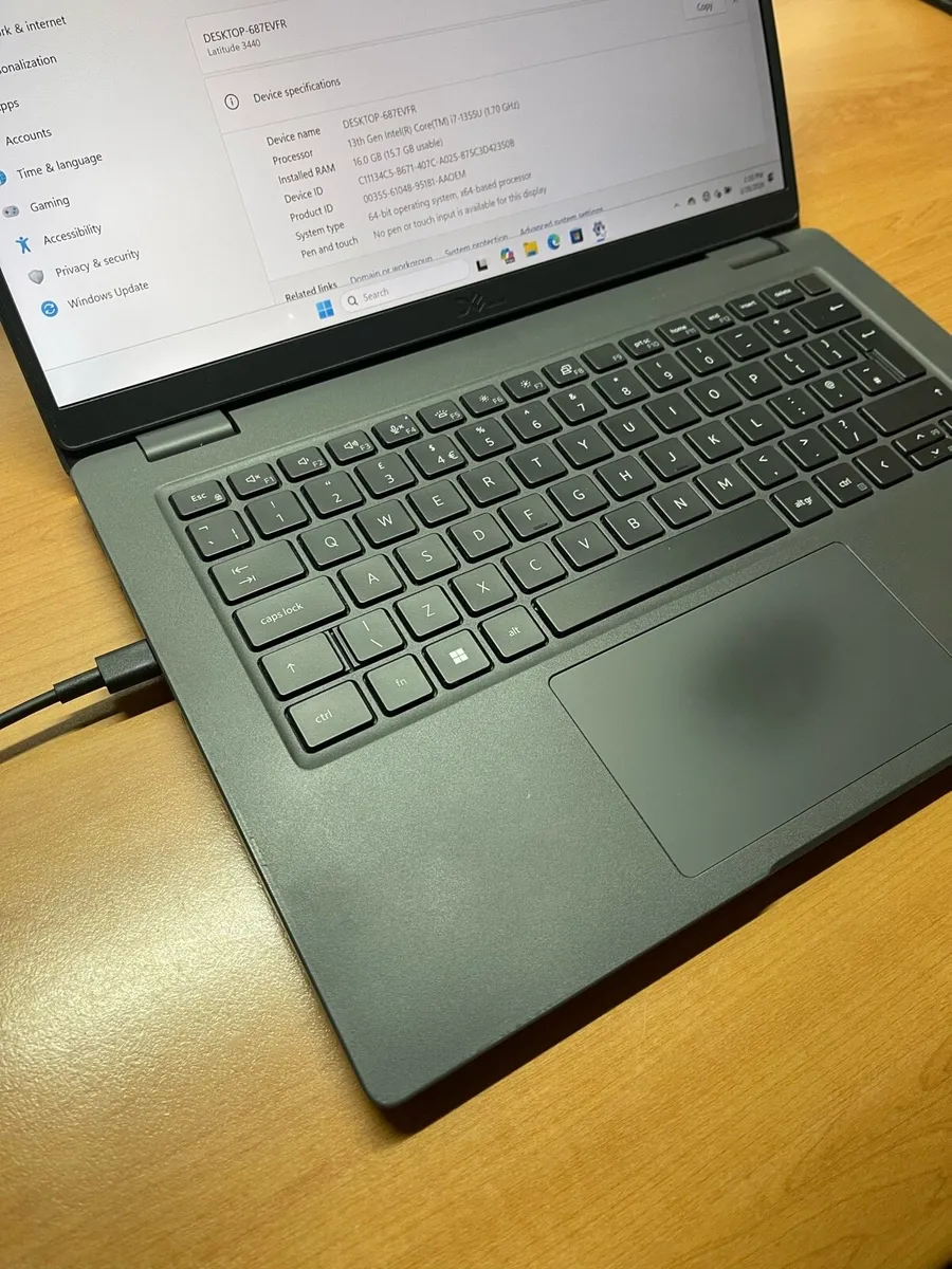 Dell laptop i7 pro 16/512 Windows 11 - Image 3