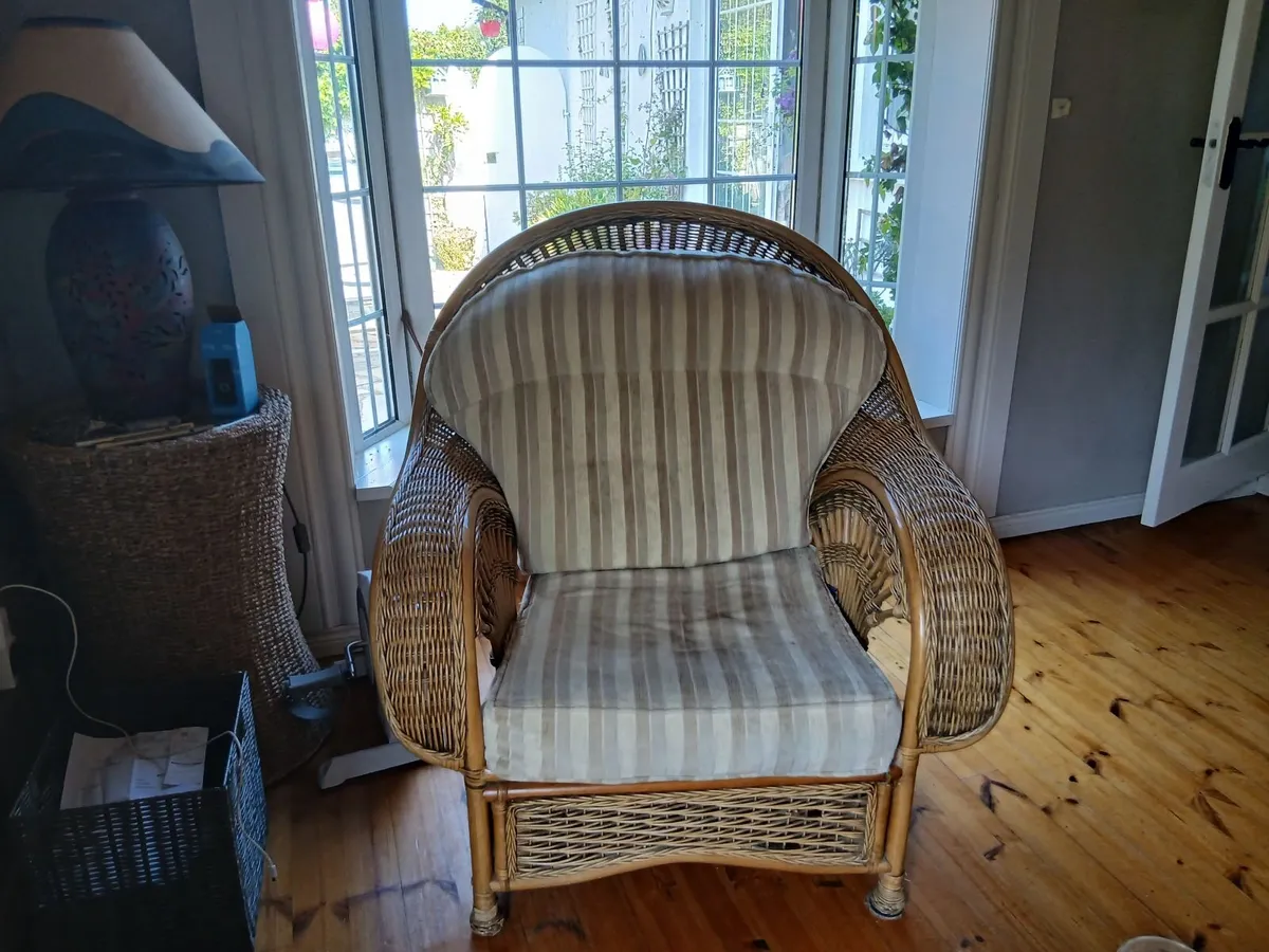 Wicker suite of furniture - Image 3