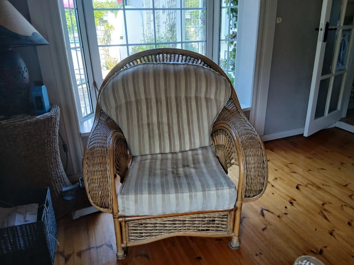 Wicker suite of furniture - Image 4