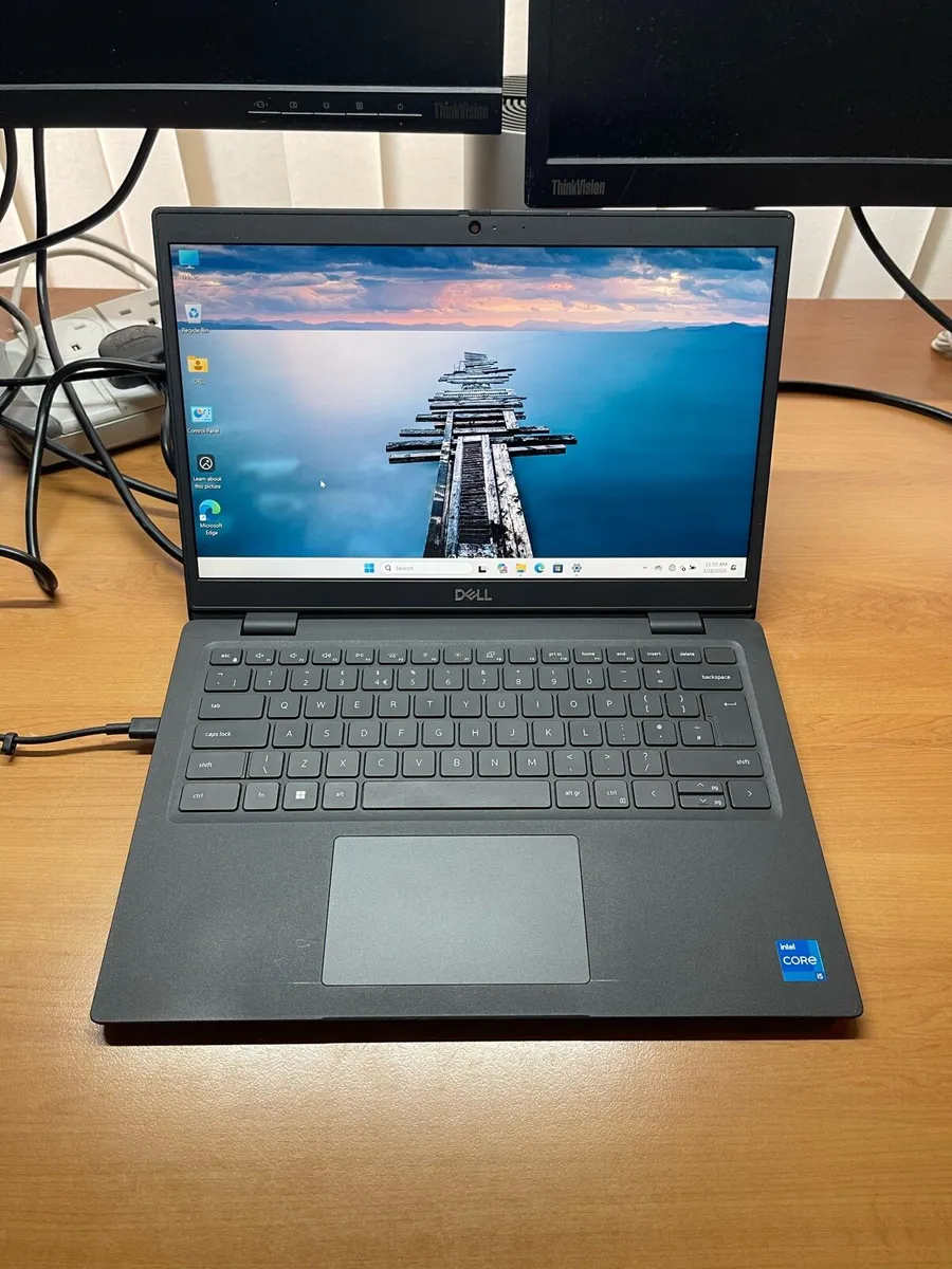 Dell laptop i5 pro 16/256 Windows 11 - Image 1