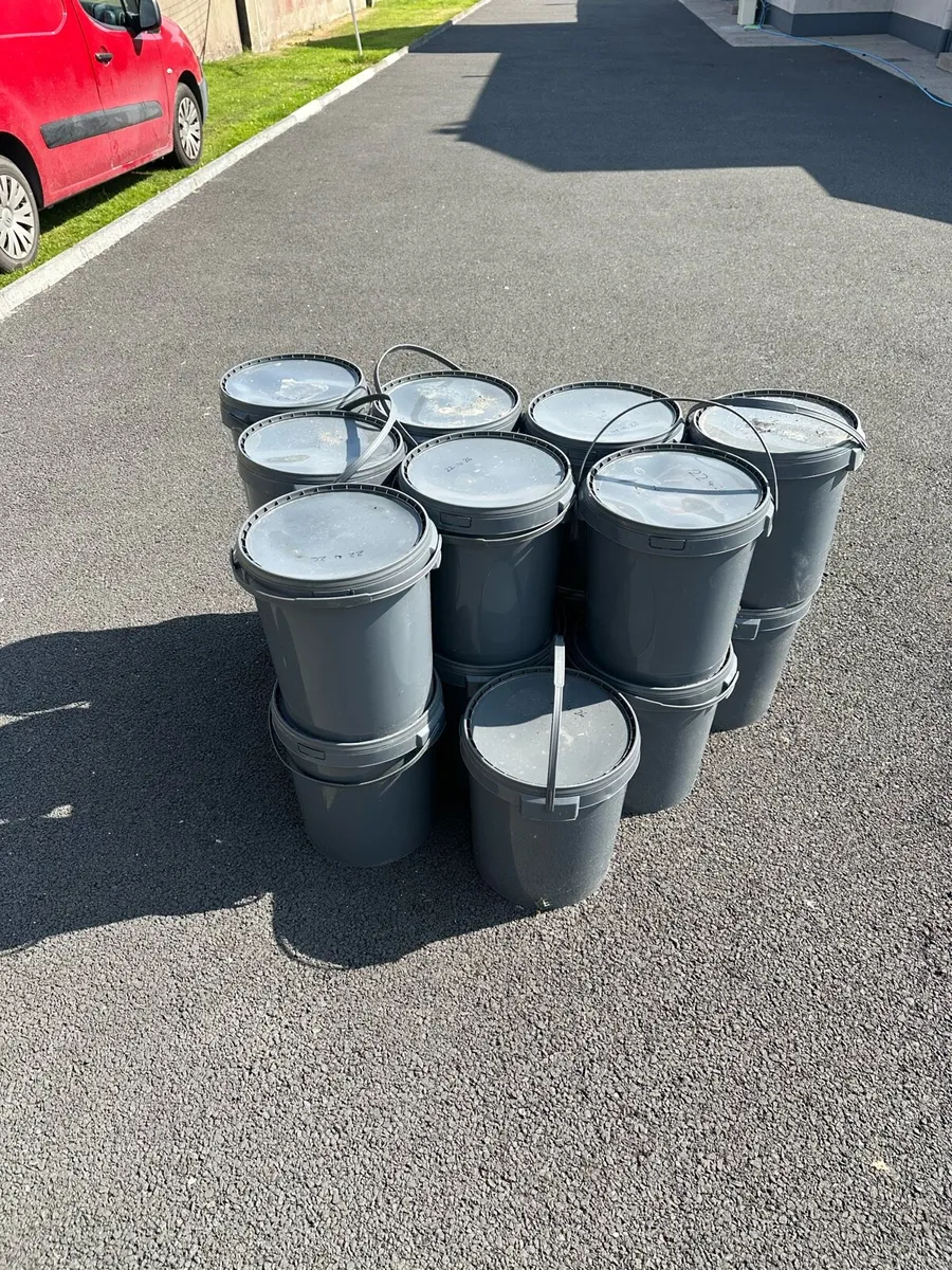 Tarmac sealer - Image 1
