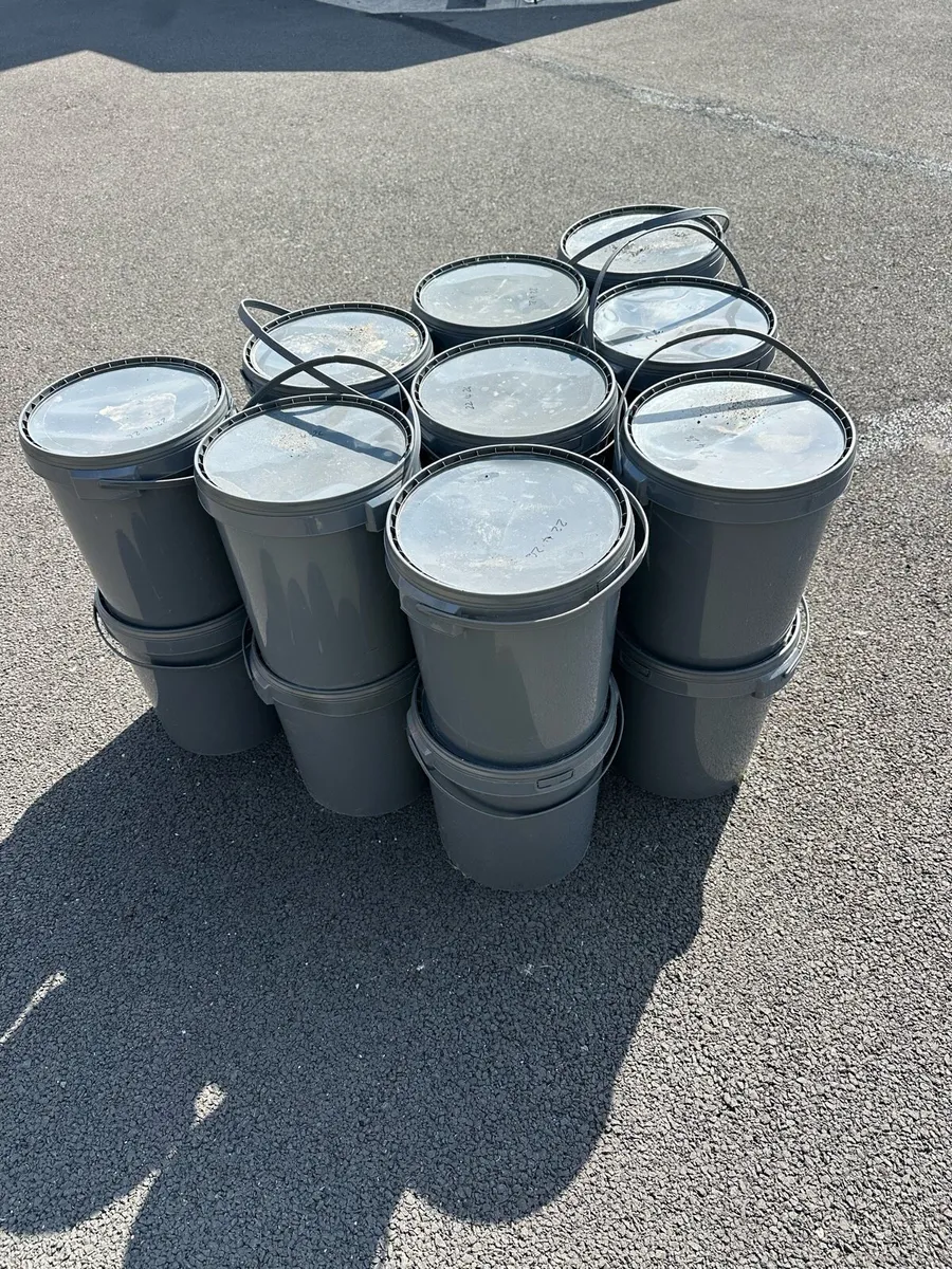 Tarmac sealer - Image 4