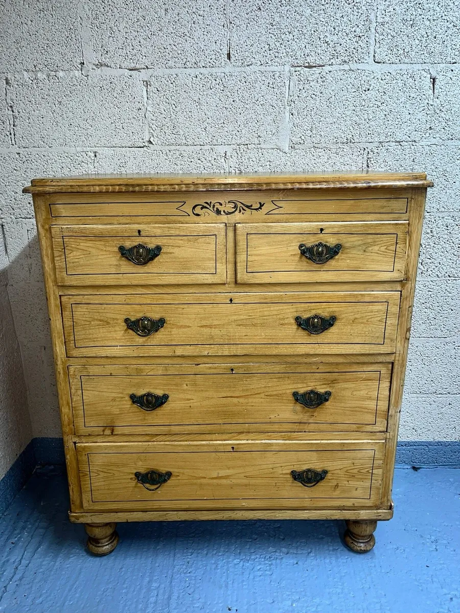 Antique pine painted chest of 2over 3 drawers - Image 1