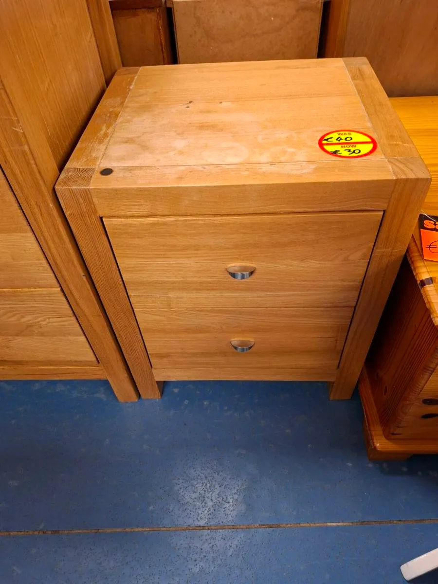 Bedside Lockers x 2 - Image 1