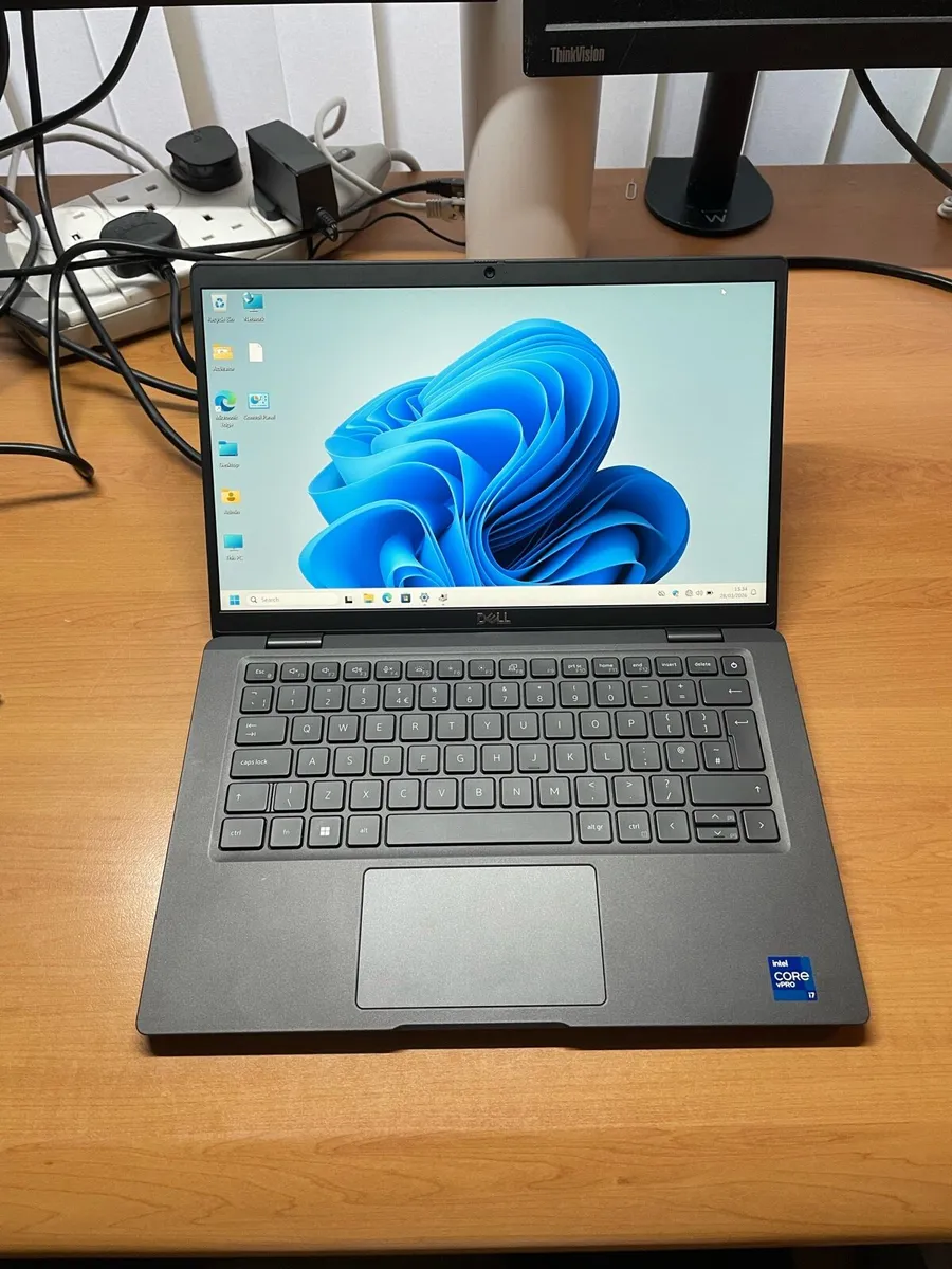Dell laptop i7 pro 16/256 w11 - Image 1