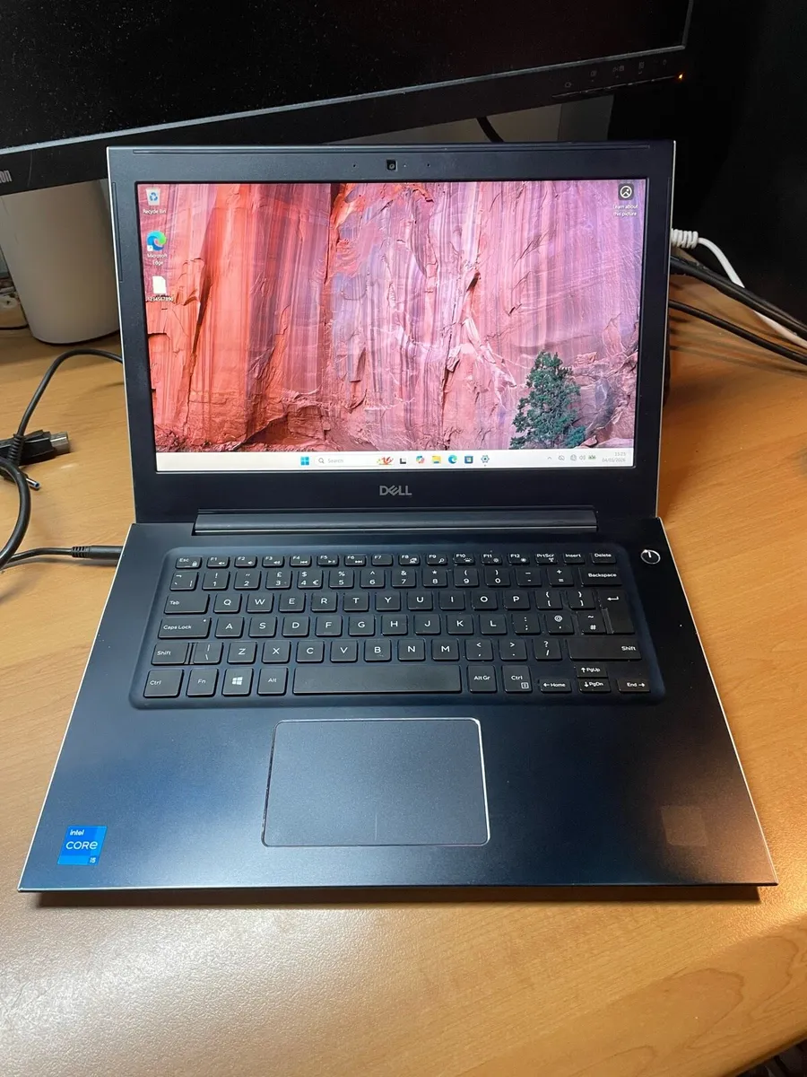 Dell laptop i5 pro 8/256 win 11 - Image 1