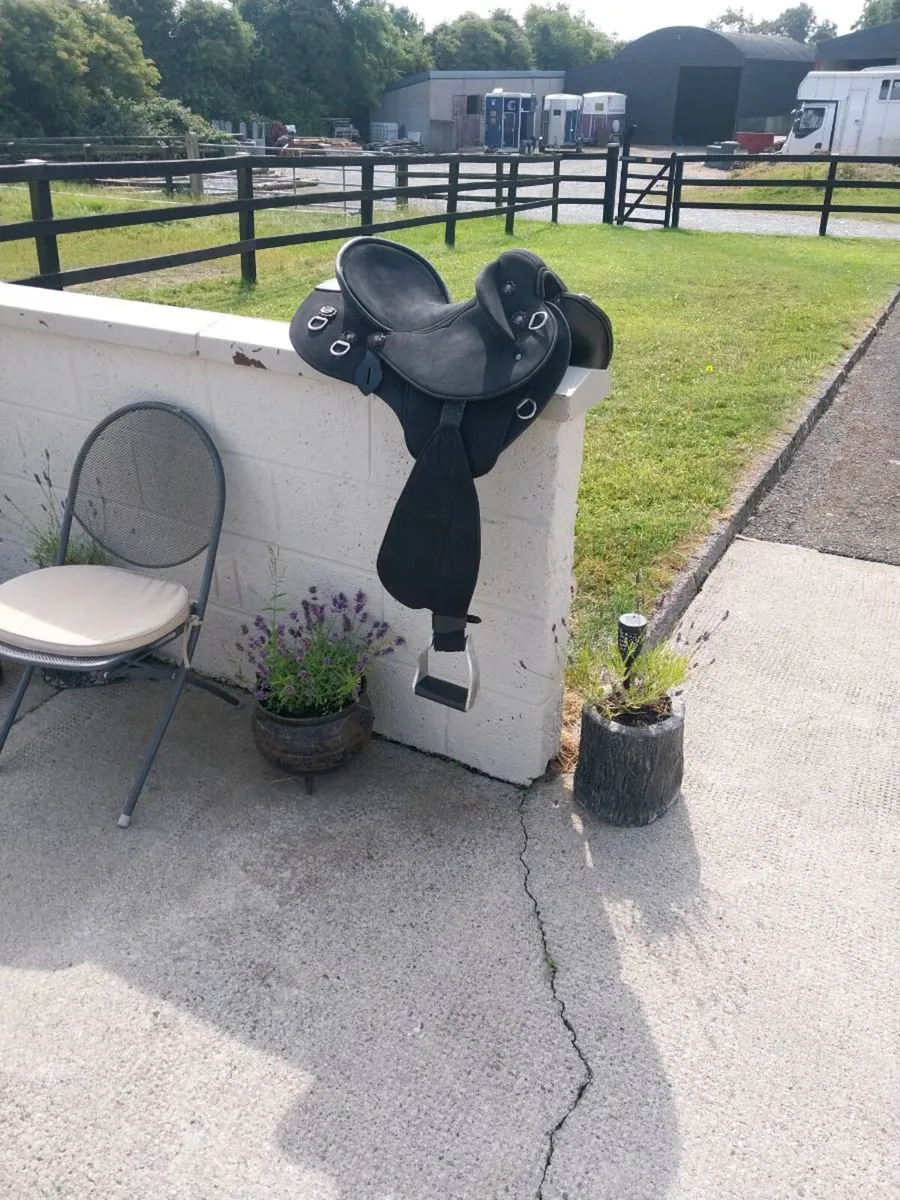 AUSTRALIAN STOCK SADDLE - Image 1