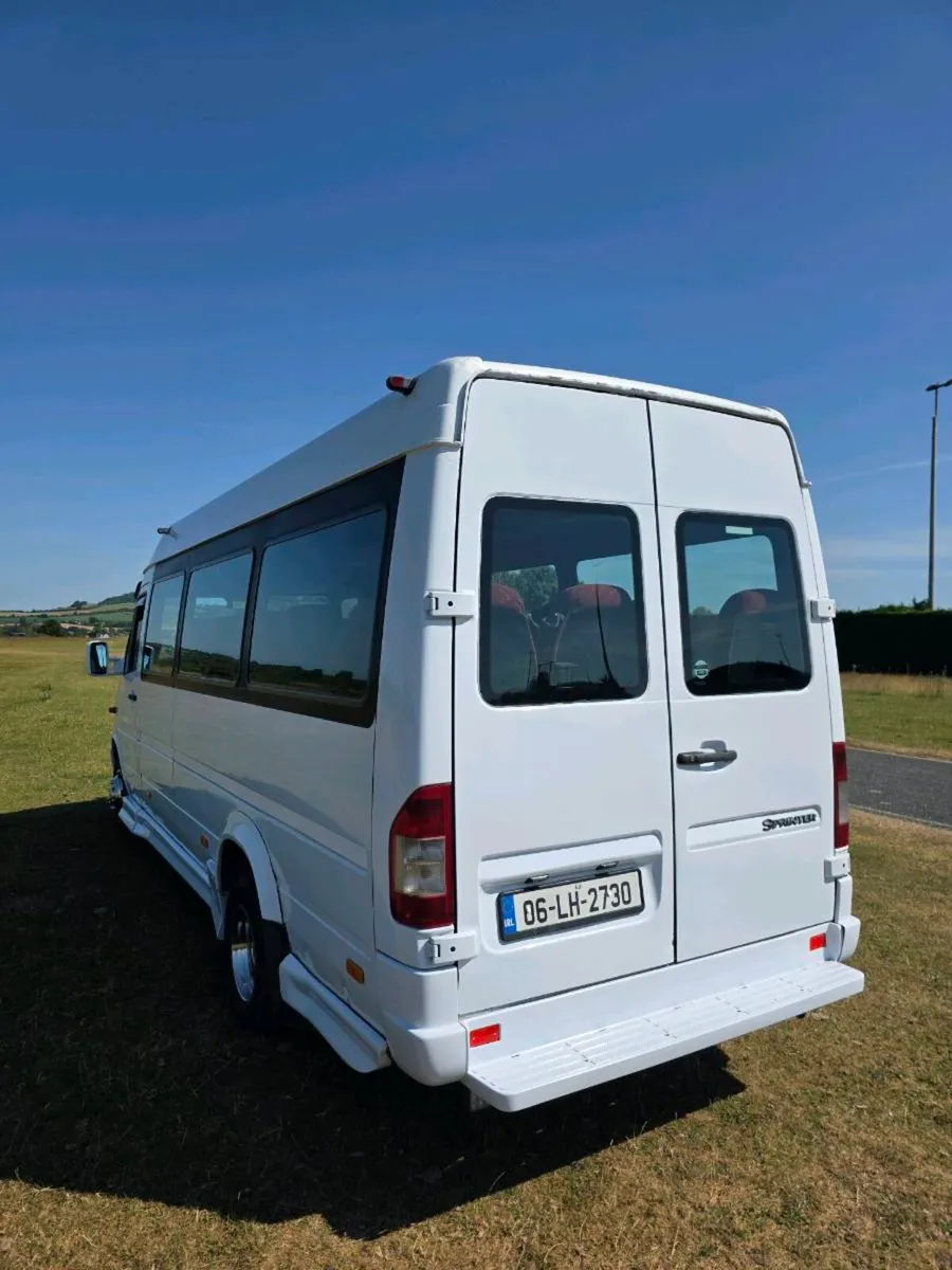 Bus - Image 4