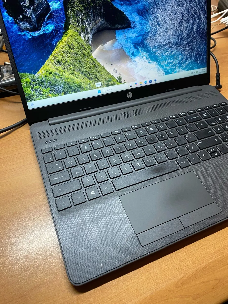 Hp laptop i5 8gb 256 win 11 - Image 3