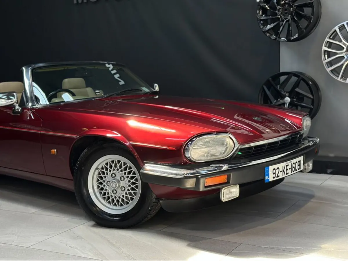 CONVERTIBLE 5.3 XJS V12  AUTO - Image 2