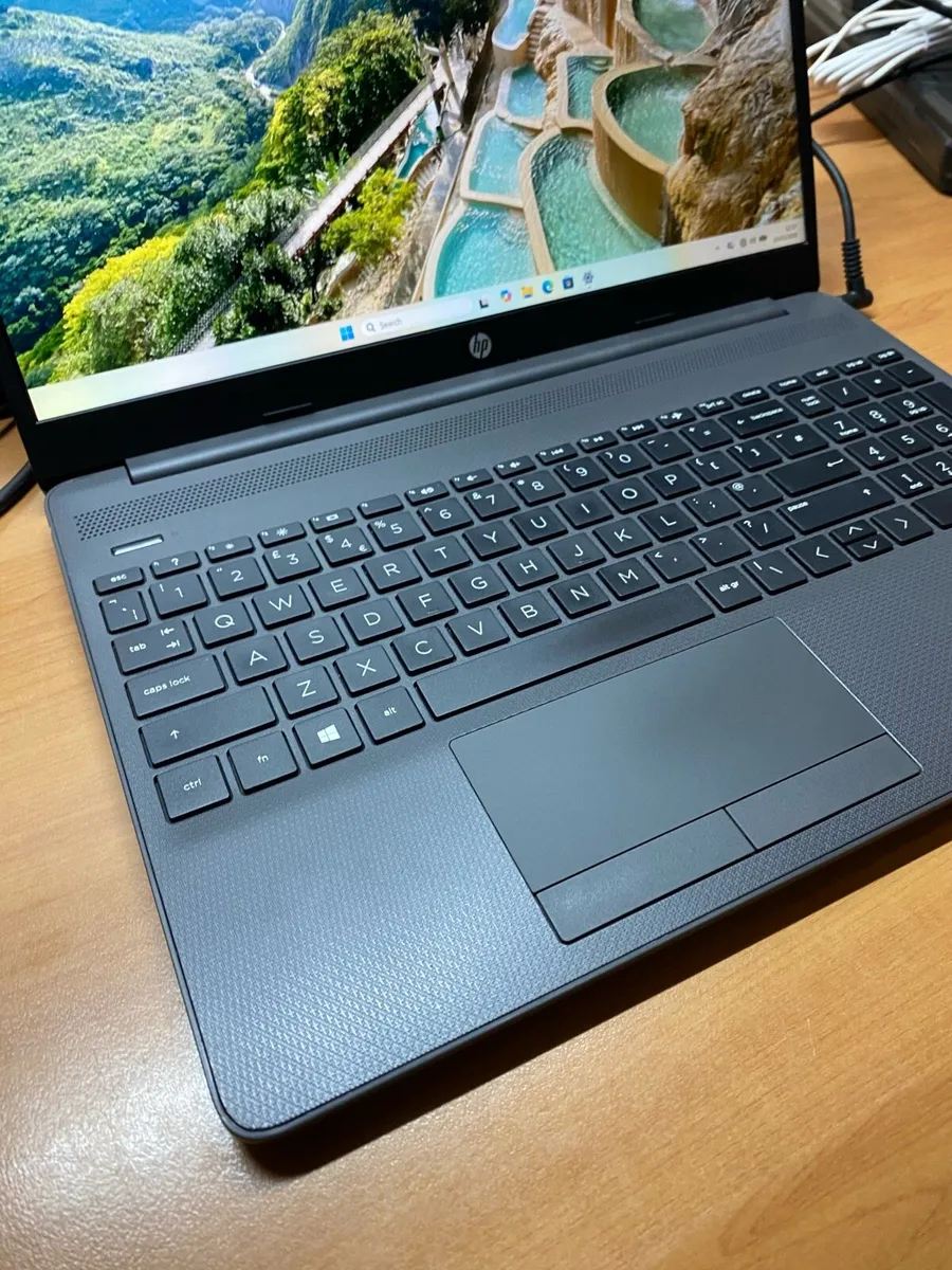 HP laptop Ryzen pro 2gb graphics - Image 3