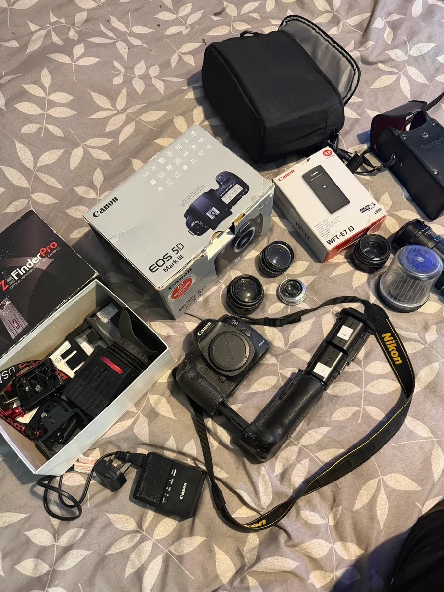 Canon 5D Mark III Full starter camera kit - Image 1