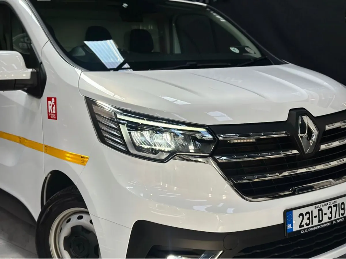 Traffic Van 2.0 Turbo Diesel - Image 3