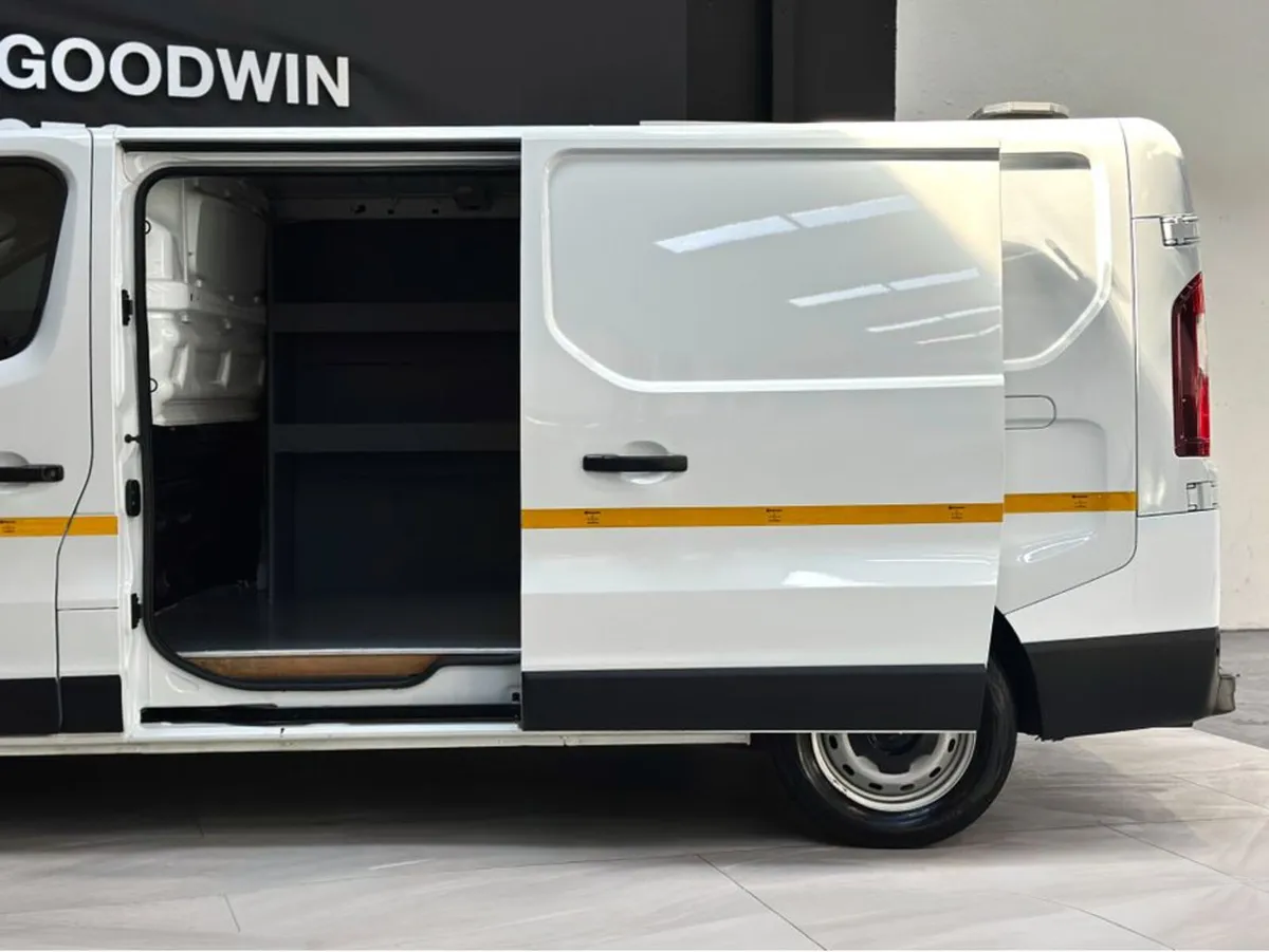 Traffic Van 2.0 Turbo Diesel - Image 4