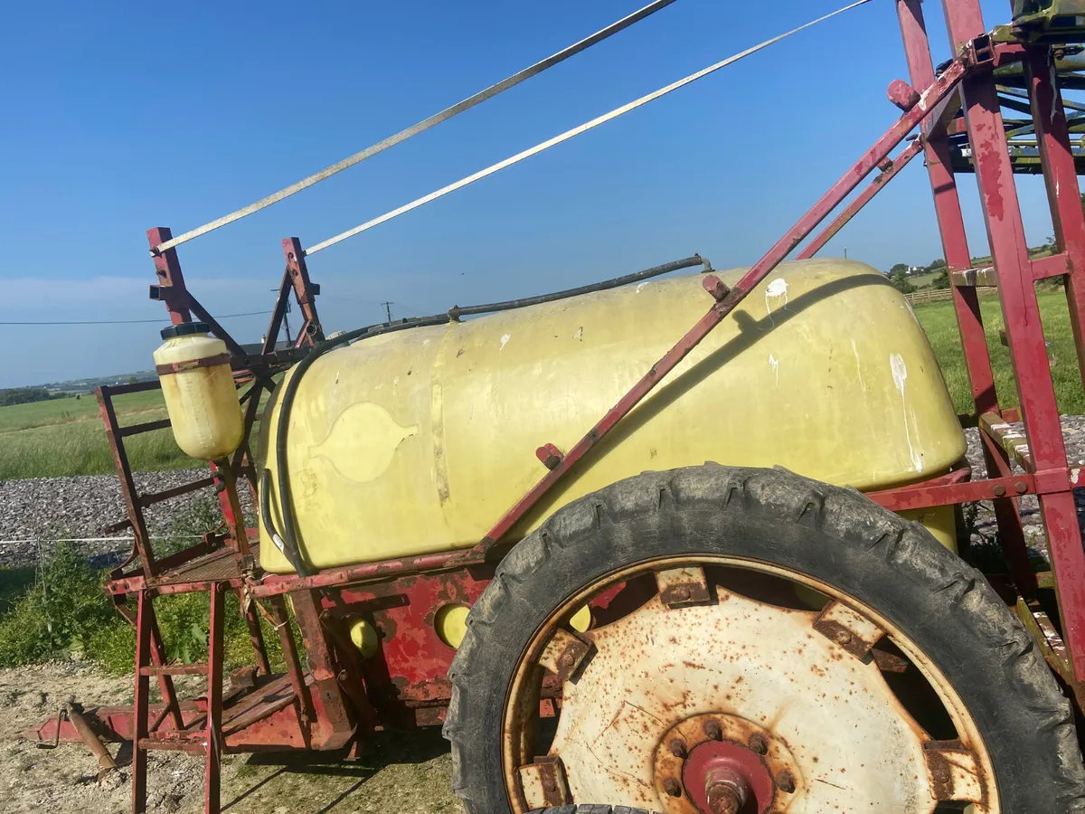 Sprayers and tanks - Image 1