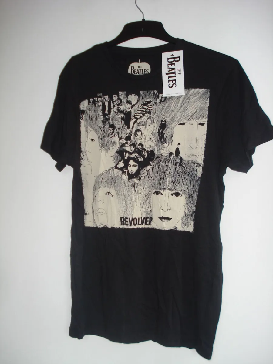 THE BEATLES REVOLVER T-SHIRT. MEDIUM.