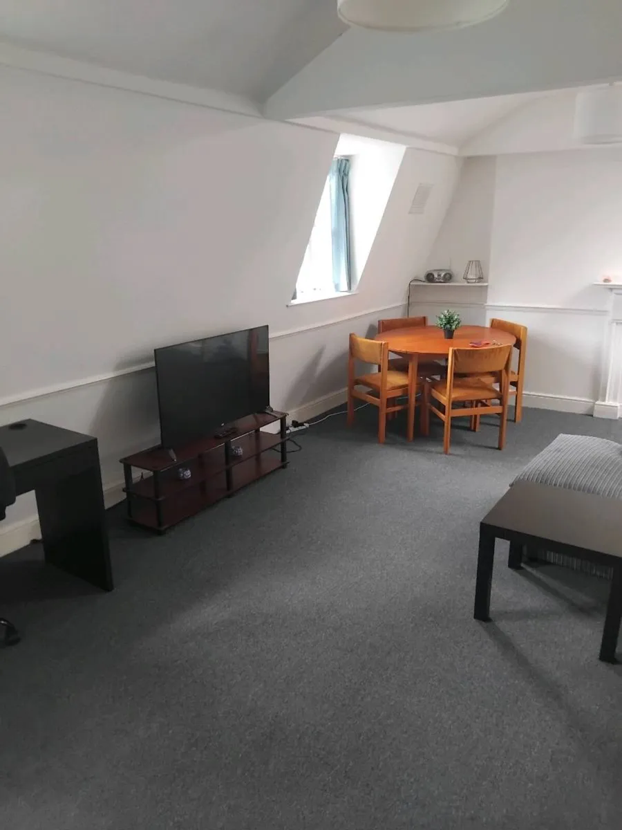 Flat 2 rent uk - Image 2