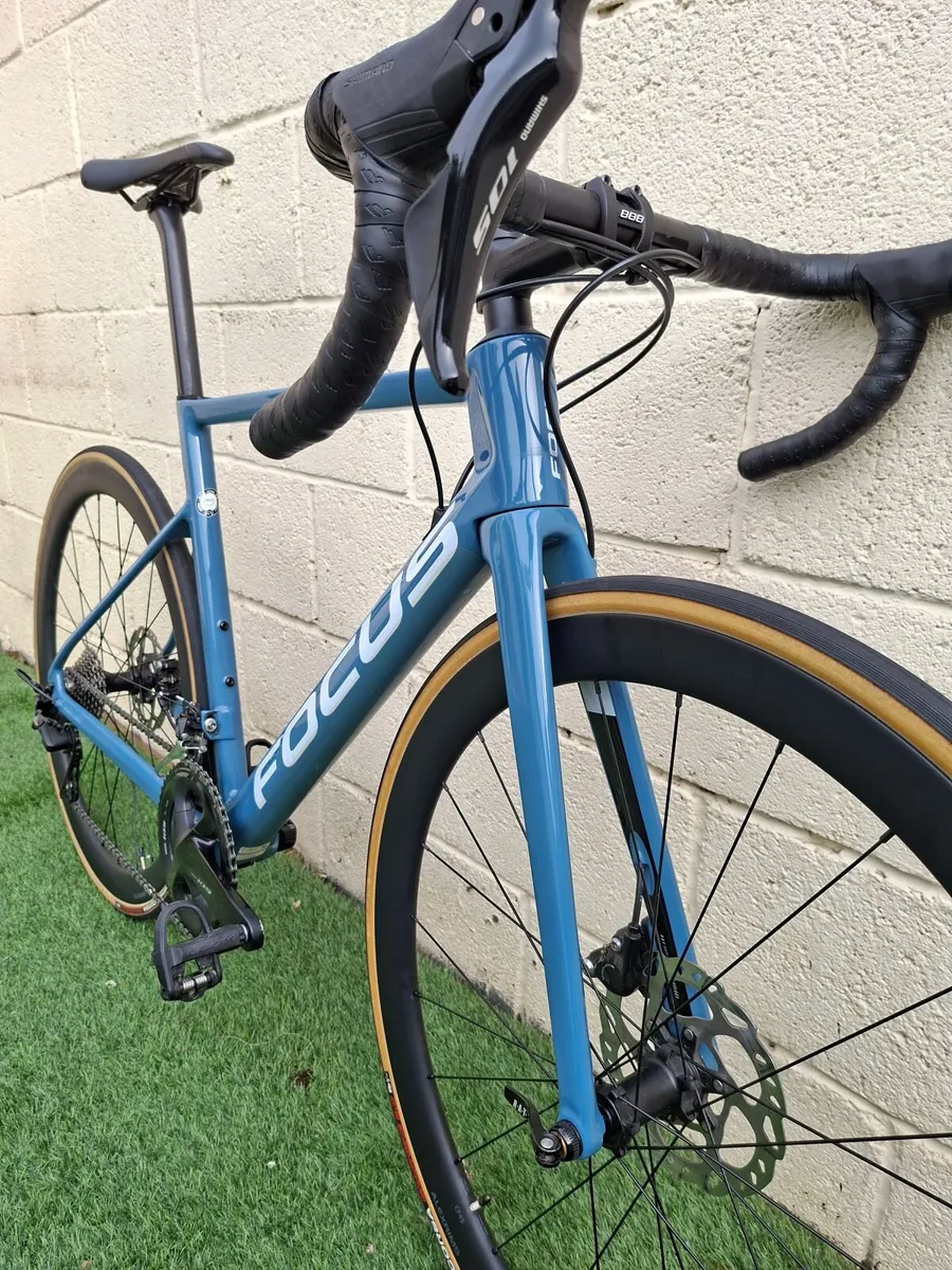 Focus Izalco Max 8.7 Carbon Road Bike - Image 4