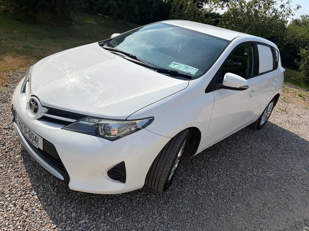 2014 Toyota Auris van - Image 2