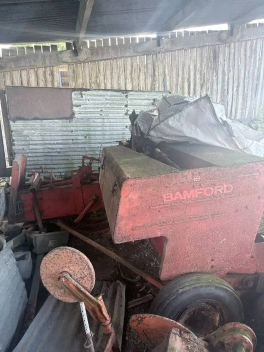 Vintage Bamford baler - Image 3