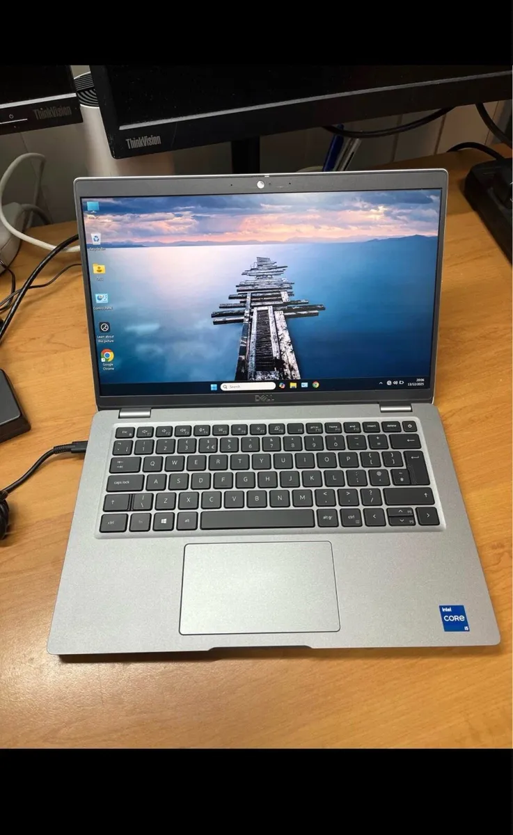 Dell laptop i5 pro 16/256 windows 11 - Image 1