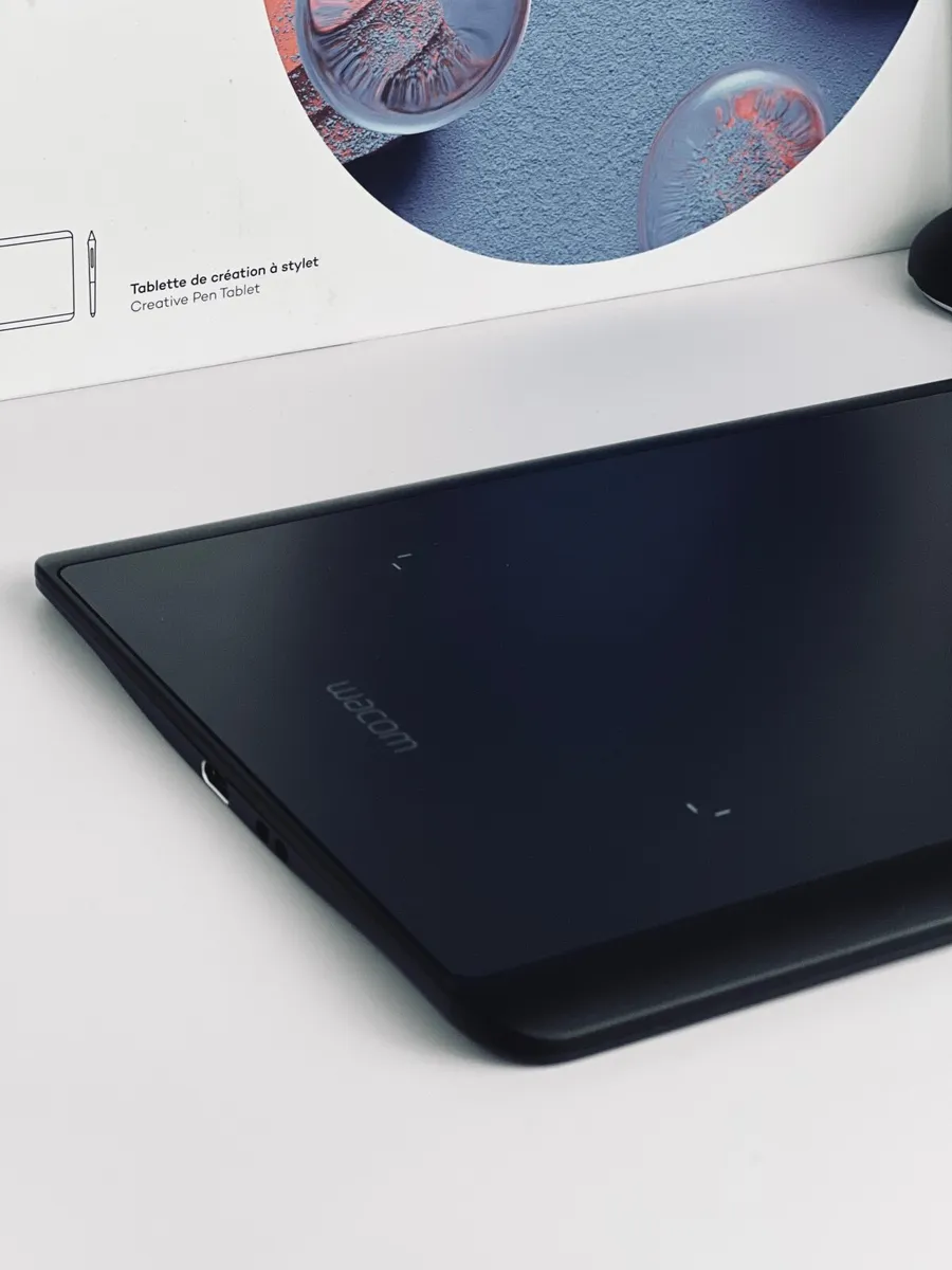 Wacom Intuos Pro S –  Free drawing glove included - Image 4