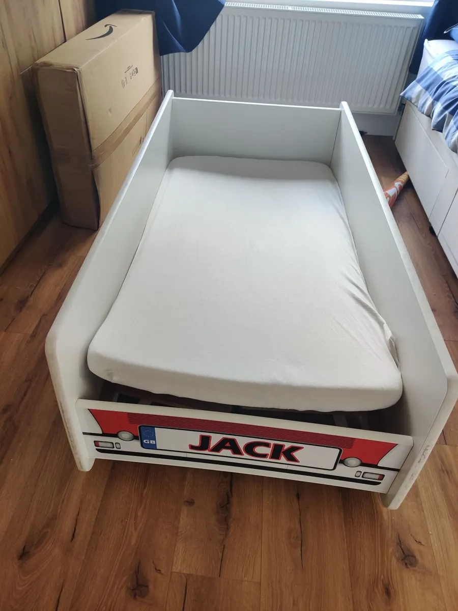 Firetruck kid's bed - Image 4
