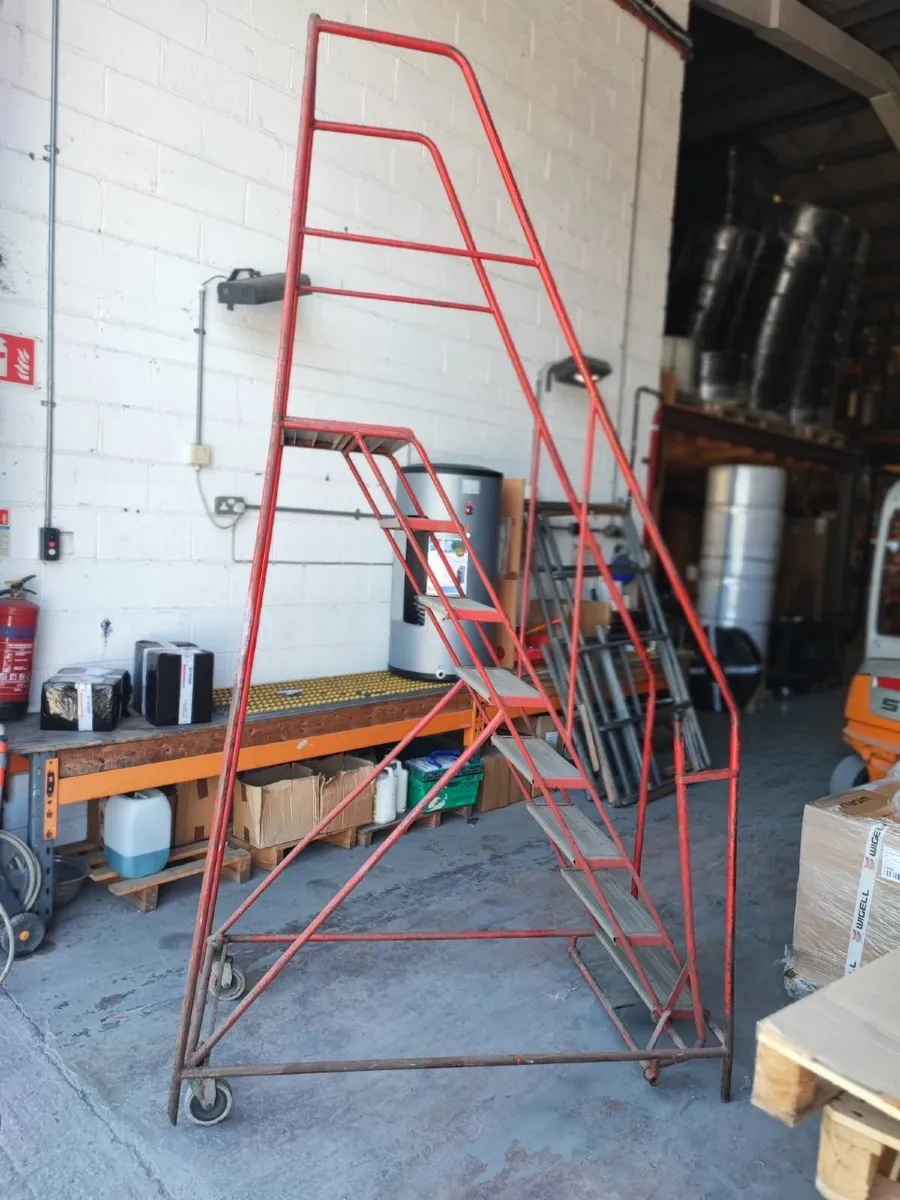 Mobile ladder platform - Image 2