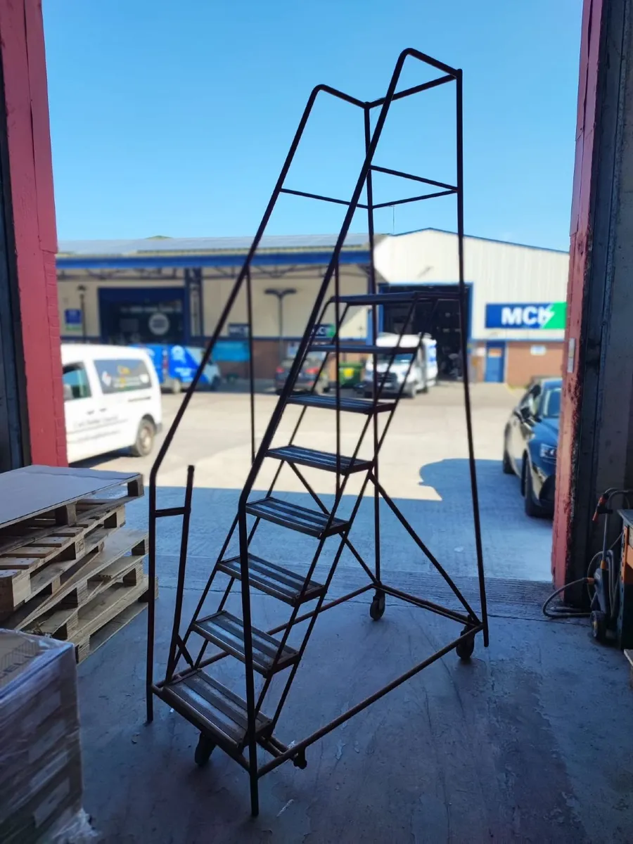 Mobile ladder platform - Image 3