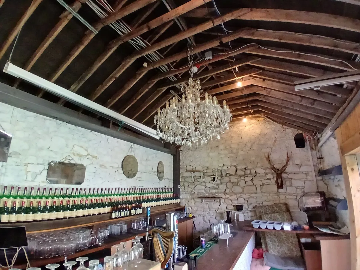 Bar and bar room - Image 2