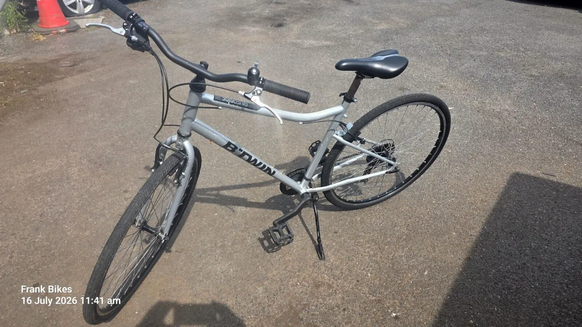 B'TWIN Original 500 Hybrid Bike – 28" Wheels - Image 1