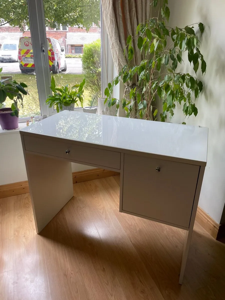 IKEA desk - Image 1