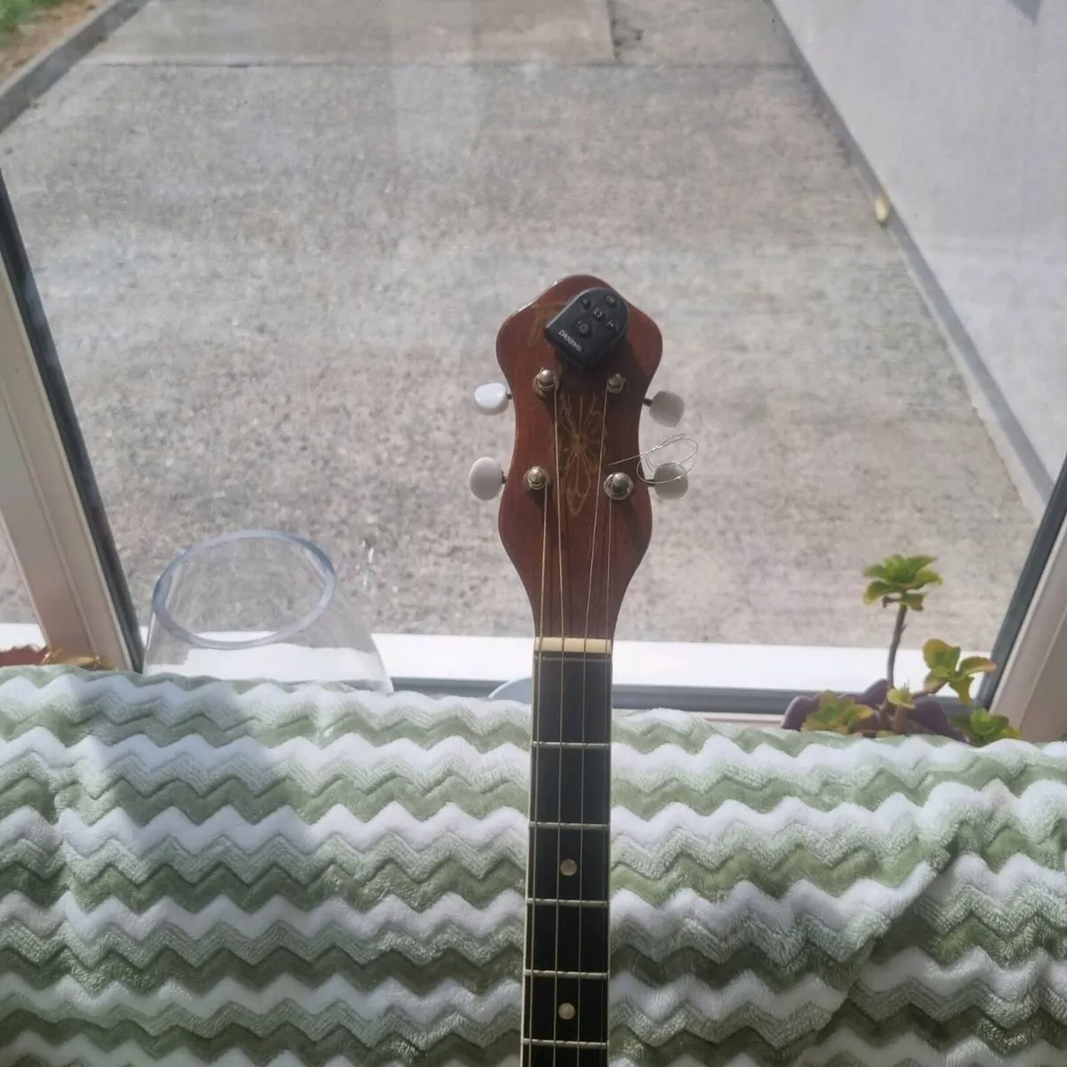 2 banjos... - Image 3