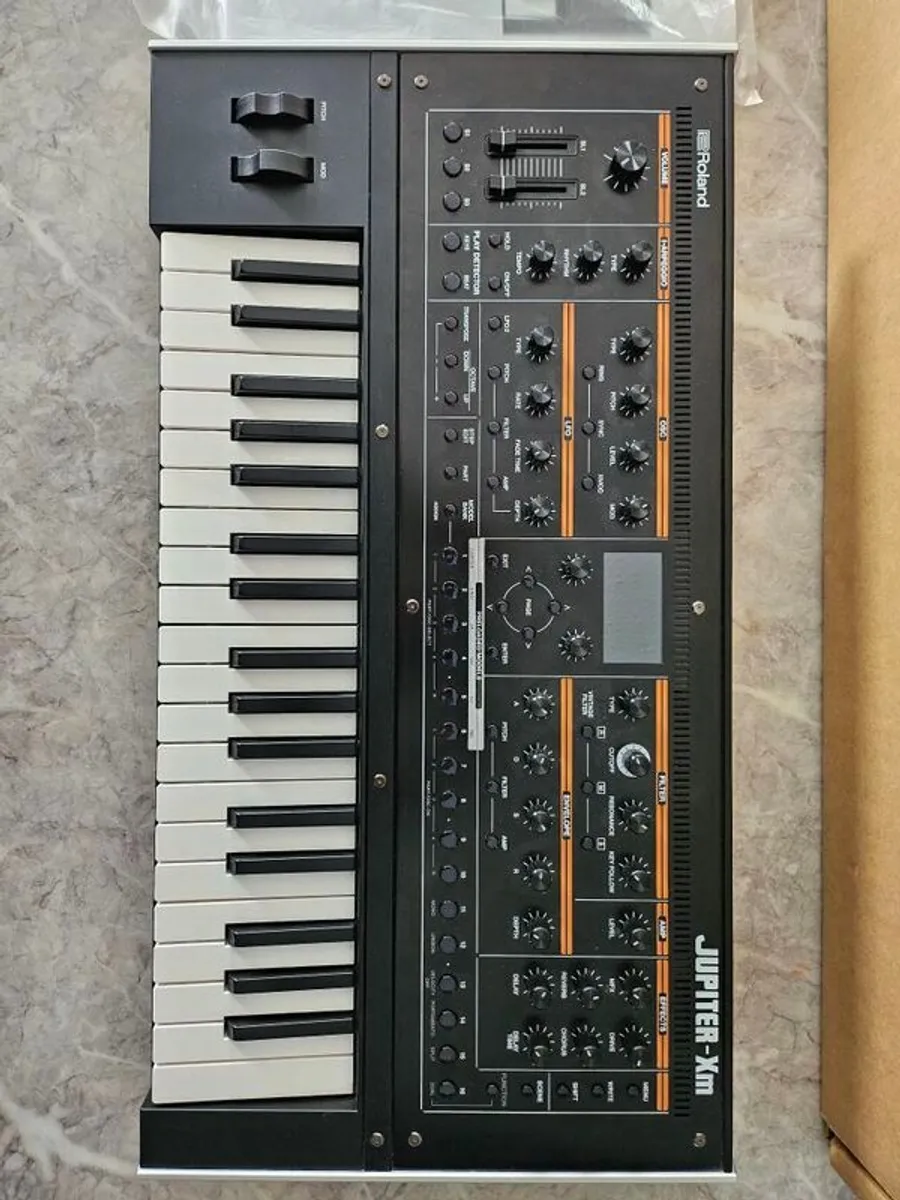 Roland Jupiter Xm Synthesizer - Image 3