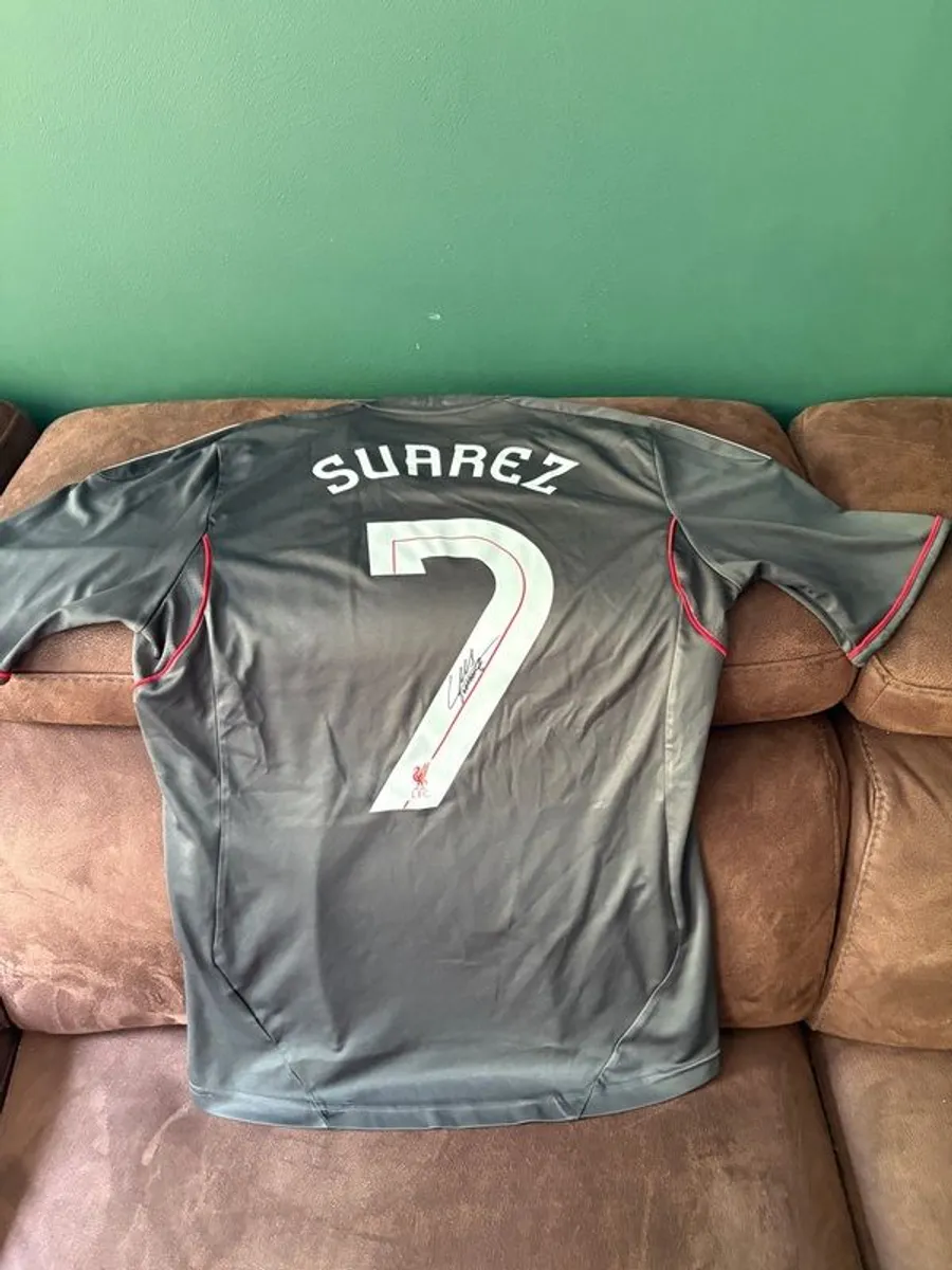 Luis Suarez signed Liverpool away jersey - Image 1