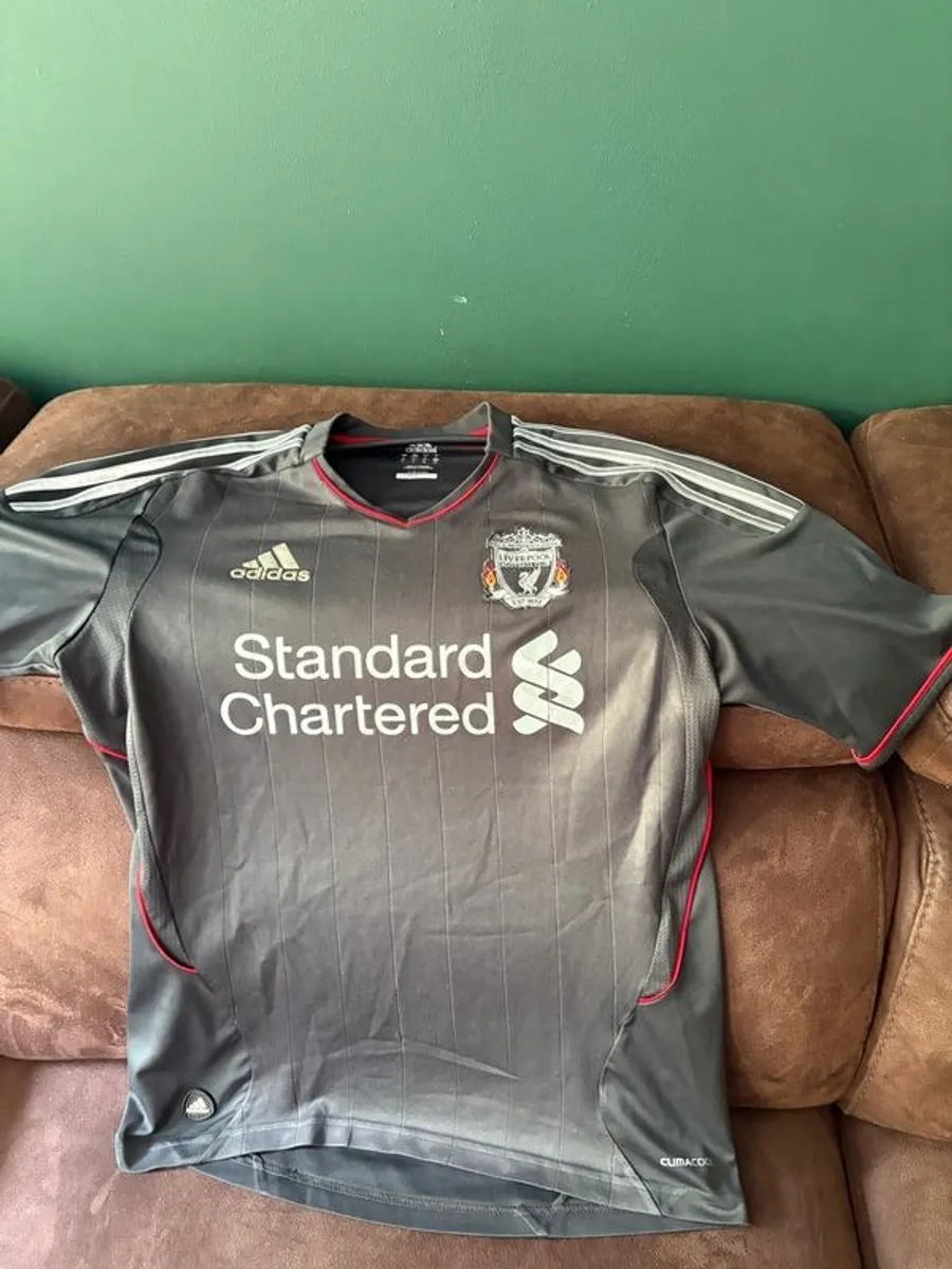 Luis Suarez signed Liverpool away jersey - Image 4