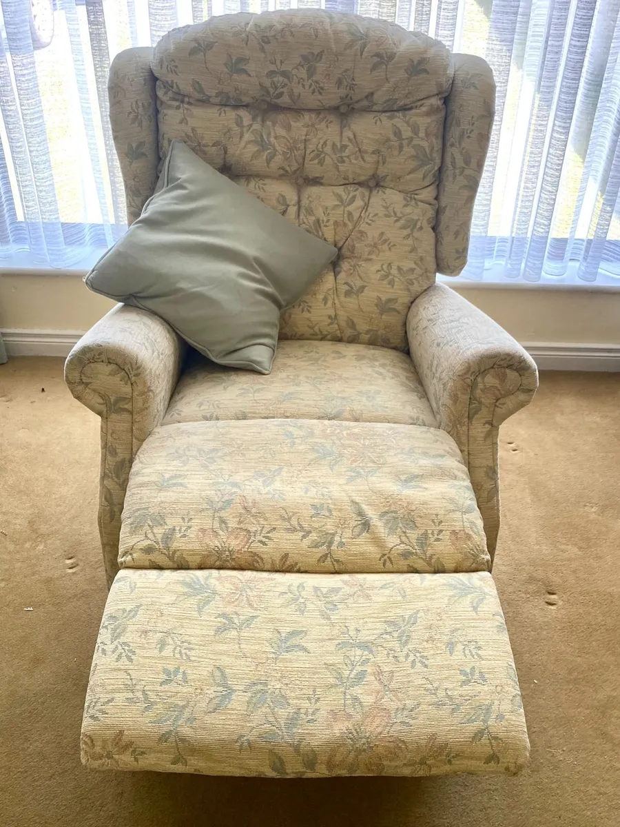 Celebrity brand electrical lift and rise recliner - Image 2