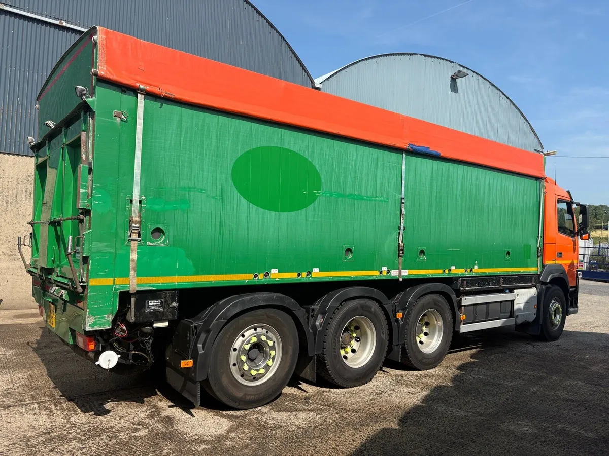 2016 Volvo FM11 410 8x4 Tridem Bulk Blower Tipper - Image 3